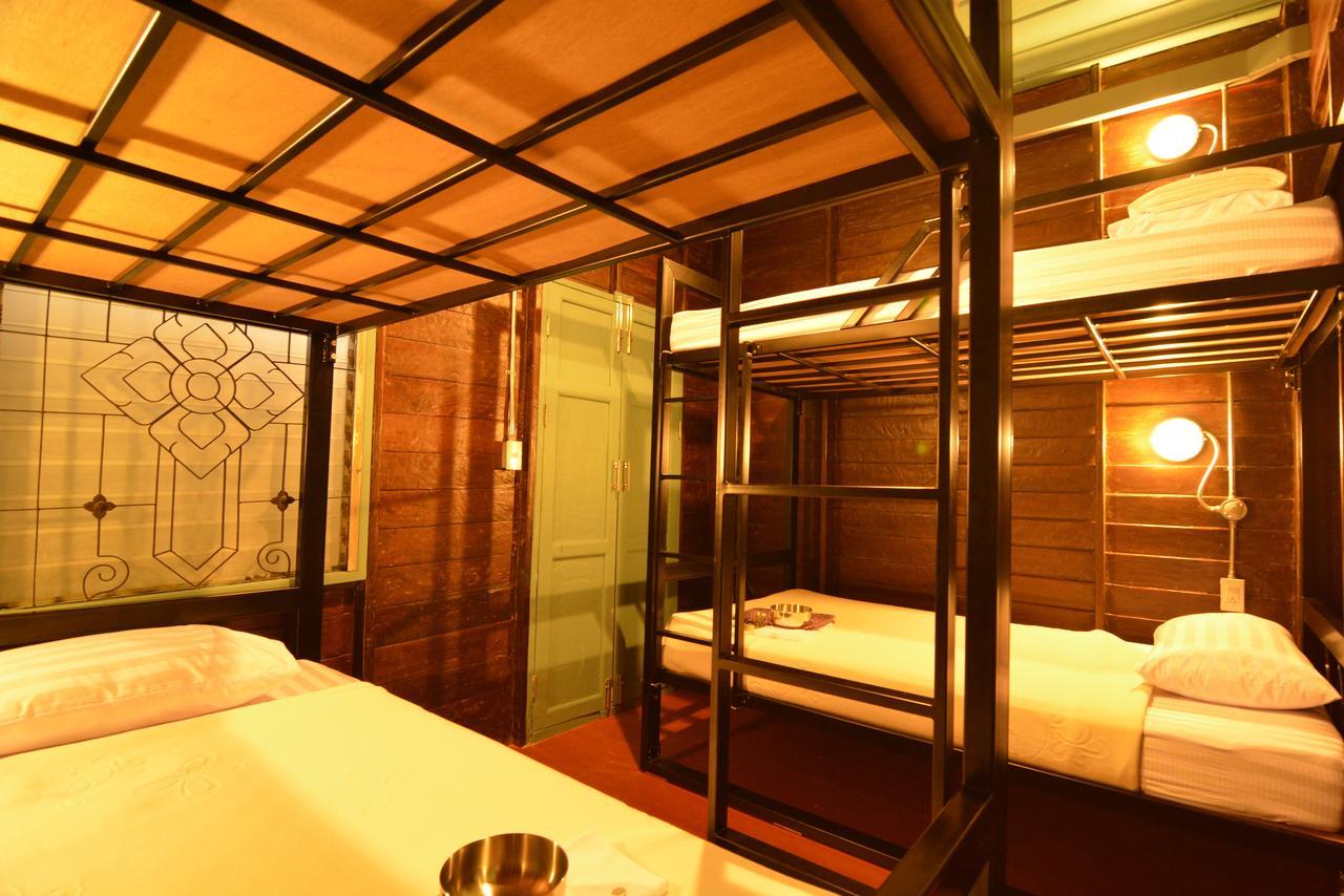 La Moon Hostel Bangkok Bagian luar foto