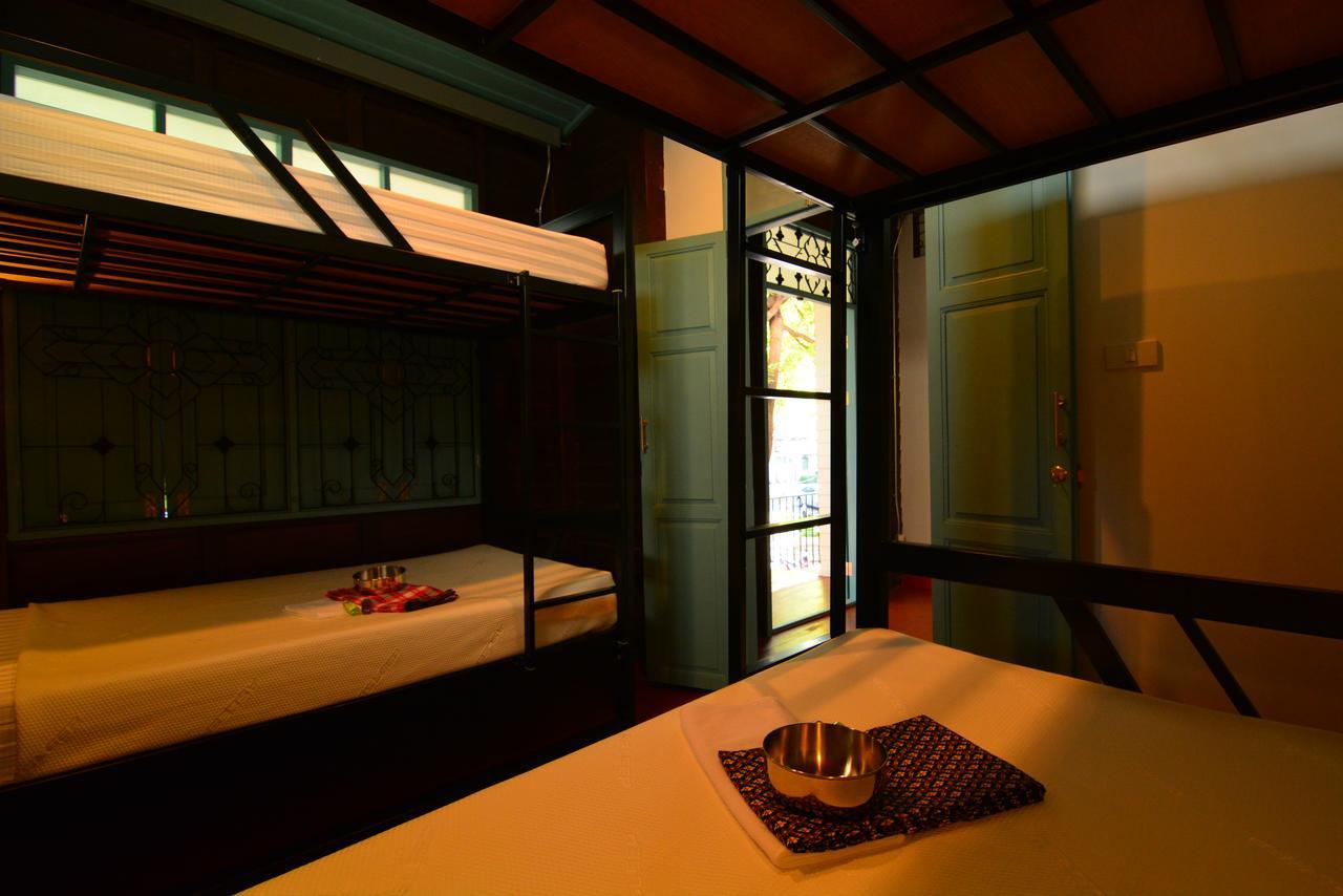 La Moon Hostel Bangkok Bagian luar foto